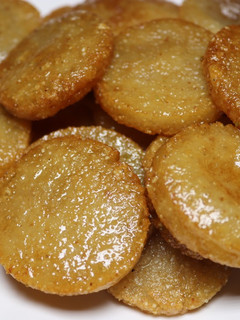 வேர் கடலை ரவா ஸ்வீட் (Verkadalai rava sweet recipe in tamil) செய்முறை முக்கிய புகைப்படம்