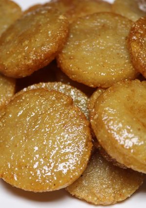 வேர் கடலை ரவா ஸ்வீட் (Verkadalai rava sweet recipe in tamil) செய்முறை முக்கிய புகைப்படம்
