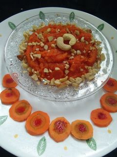 गाजर हलवा (gajar halwa recipe in marathi) रेसिपी चे मुख्य फोटो