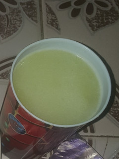 A picture of Ginger and lemon juice.