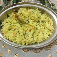 A picture of Lemon rice.