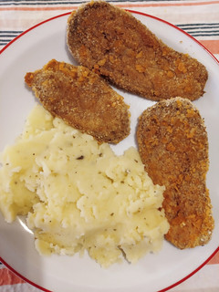 Una foto de Milanesas de berenjena veganas con puré
