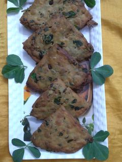 મેથી ફરસી પૂરી (Methi Farsi Puri Recipe In Gujarati) રેસીપી મુખ્ય ફોટો