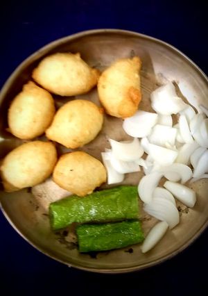 અડદ દાળના વડા (Urad Dal Vada Recipe In Gujarati) રેસીપી મુખ્ય ફોટો