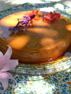 Una foto de Flan de banana sin huevos y sin horno🍌