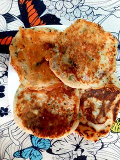 आलू सूजी मिनी उत्तपम (Aloo suji mini uttapam recipe in hindi) रेसिपी मुख्य फोटो