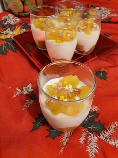 Una foto de Vasitos de piña caramelizada