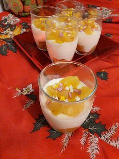 Una foto de Vasitos de piña caramelizada