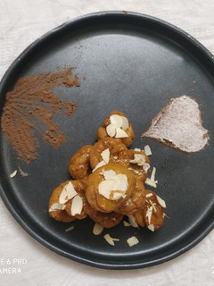 બાલુશાહી(Balushahi recipe in Gujarati) રેસીપી મુખ્ય ફોટો