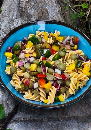 Una foto de Fusilli de garbanzos en ensalada