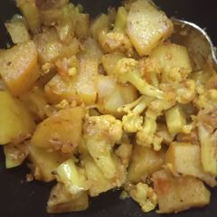 A picture of Aalu Gobi vegetable.