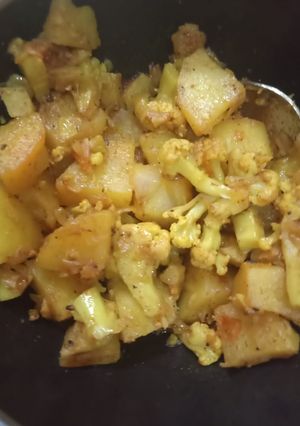 A picture of Aalu Gobi vegetable.