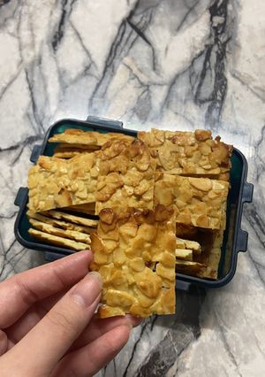 Hình của món Bánh ngói hạnh nhân.
