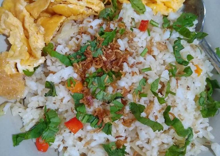 Nasi goreng putih plus kim chi