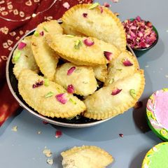 A picture of Crispy Karanji.