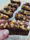 Barritas de brownie con nueces y naranja confitada (sin gluten)