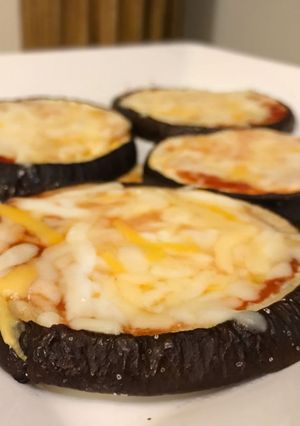Una foto de Pizzetas de Berenjena keto