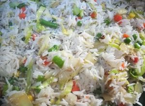 صورة لوصفة رز بالخضار على الطريقه الاندونيسية
