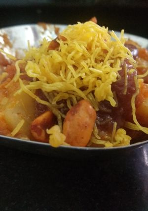 A picture of Chatpata potato chat.
