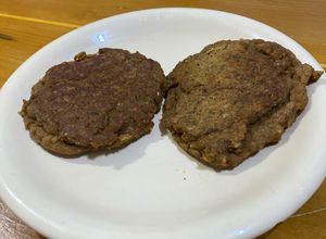 Una foto de Hamburguesas Veganas de Lentejas! Saludables🍔🌱🩶