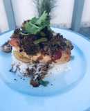 Pollo relleno en salsa de champiñones