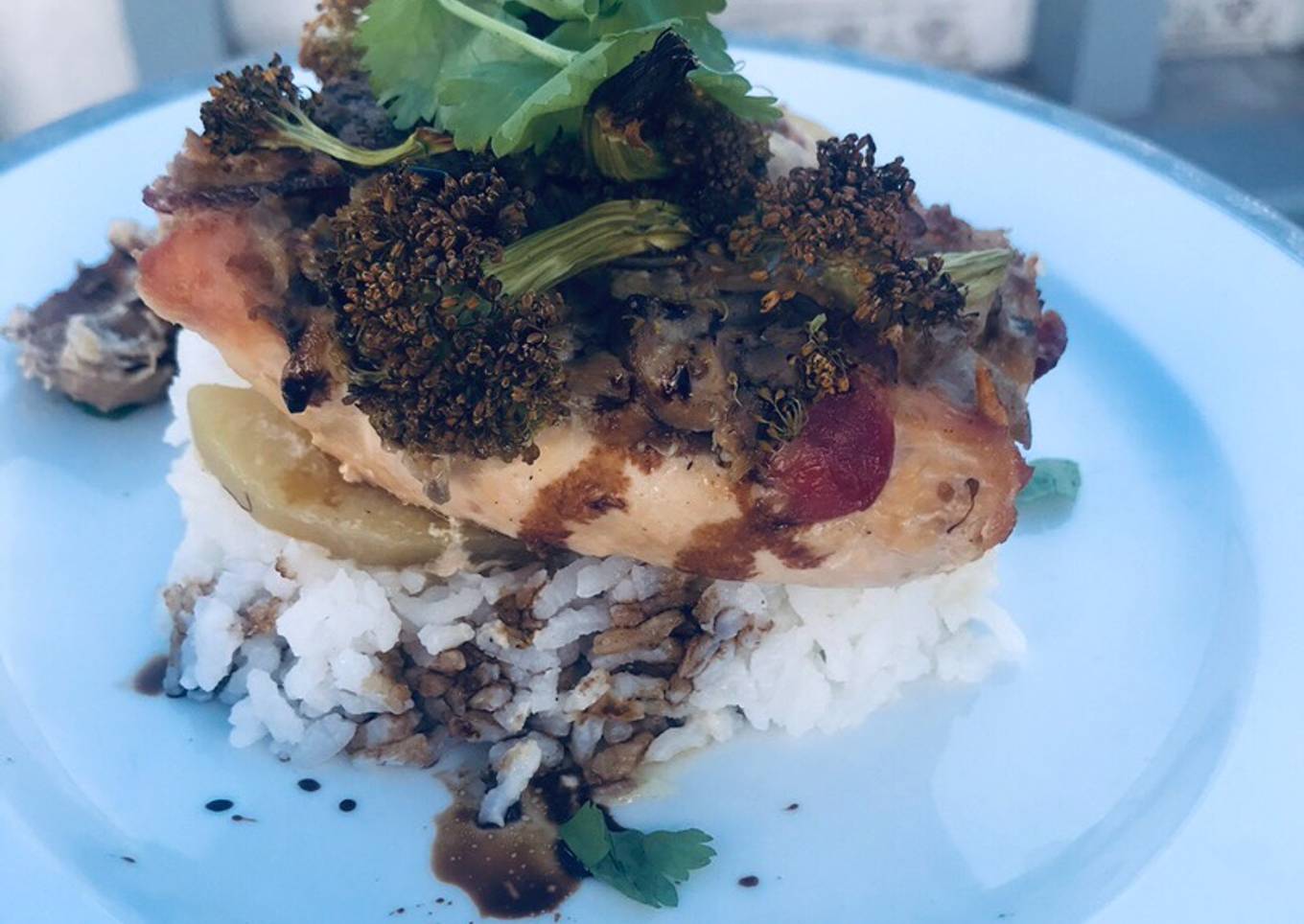 Pollo relleno en salsa de champiñones