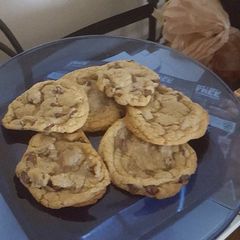 A picture of The WORST EVER Chocolate Chip Cookies.