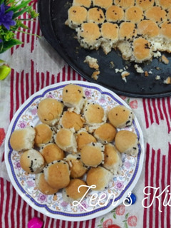 A picture of Middle Eastern Honeycomb Bread.