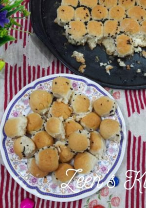 A picture of Middle Eastern Honeycomb Bread.