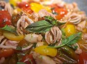 Una foto di salsa di capperi