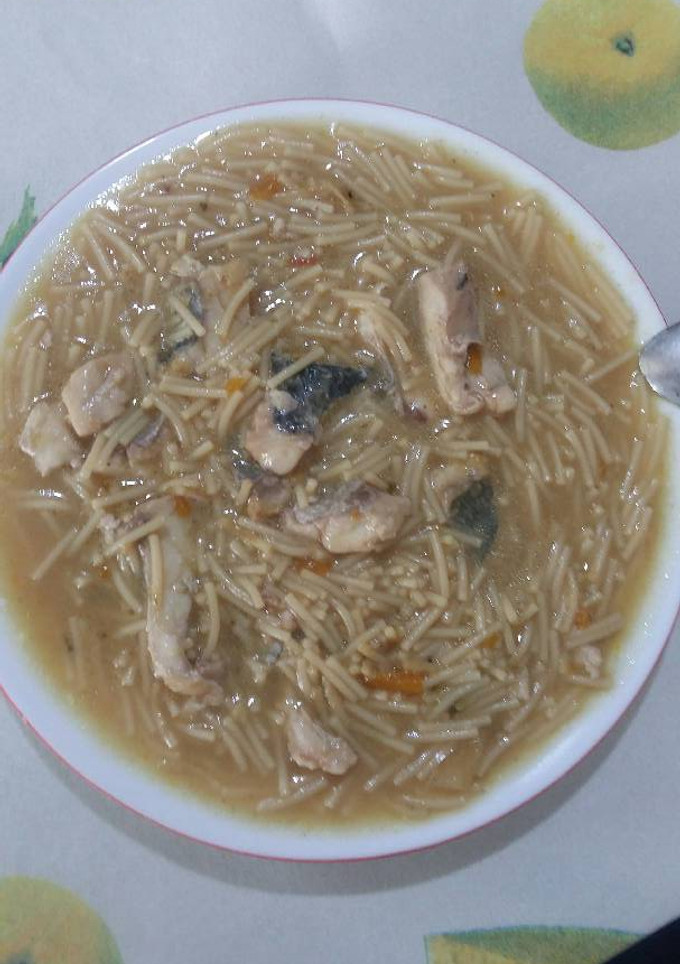Una foto de Dorada con fideos de sopa