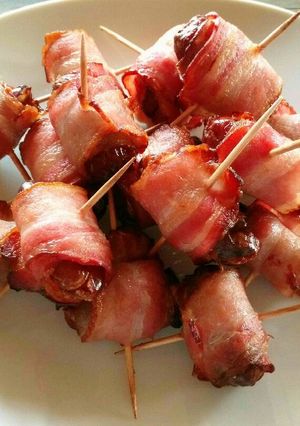 รูปของ เบคอนโรลอินทผลัม Spanish tapas