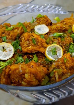A picture of Khara masala chicken karahi.