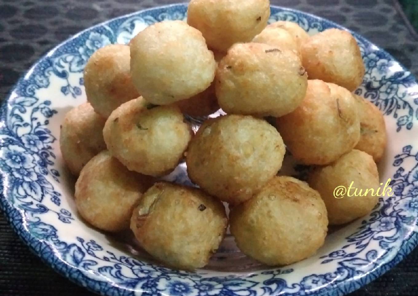 Cucur Bawang Pedas