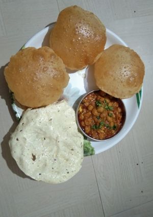 છોલે પૂરી રેસીપી મુખ્ય ફોટો
