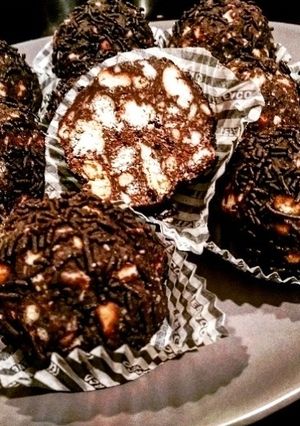 Φωτογραφία της συνταγής Τρουφάκια με πτι μπερ και φουντούκι
