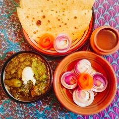 A picture of SHALJAM_PALAK_GOSHT With MAKAI_KI_ROTI.