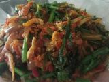 Tumis pakis (paku) ikan teri