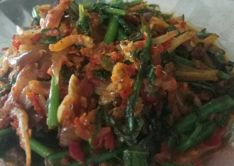 Tumis pakis (paku) ikan teri