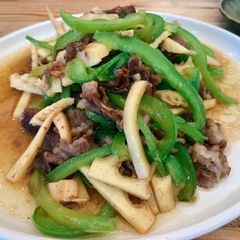 A picture of Green pepper, bamboo-shoot and pork stir-fry.
