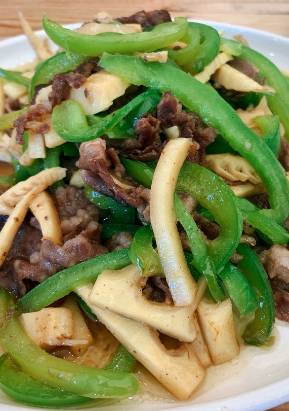 A picture of Green pepper, bamboo-shoot and pork stir-fry.
