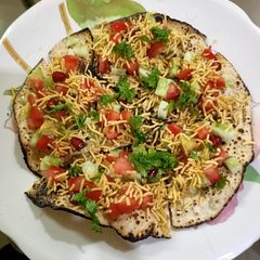 A picture of Butter Masala Papad.