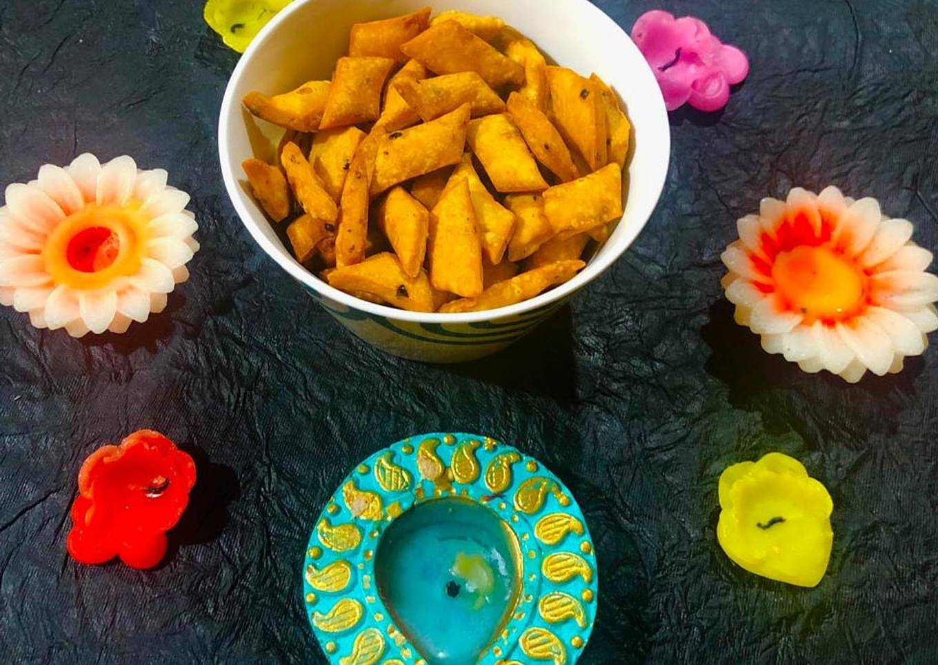 Italian Flavoured Cheesy Namakpare