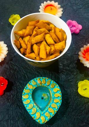 A picture of Italian Flavoured Cheesy Namakpare.