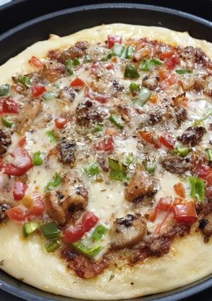 A picture of Chicken Tikka Smoked Pizza.