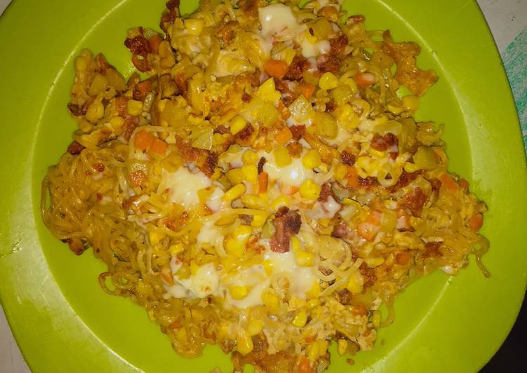 Omelet mie+telur+sayur terendeus 👌🏼