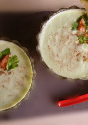 A picture of Cold cucumber soup.