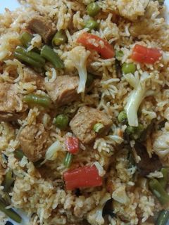 வெஜிடபிள் மீல்மேக்கர் பிரியாணி (Veg Mealmaker biryani recipe in tamil) செய்முறை முக்கிய புகைப்படம்