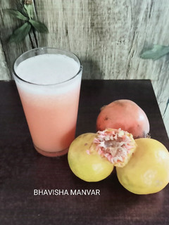 પાઈનેપલ દાડમ અને સંતરાનું જ્યુસ (Pineapple Pomegranate Orange Juice Recipe In Gujarati) રેસીપી મુખ્ય ફોટો