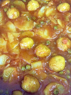 Una foto de Albóndigas jardinera a la cerveza con papas🍺🍲